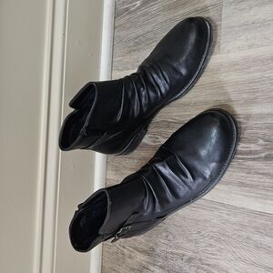 BareTraps Women's BT CALLAHAN Black Ankle Booties Size 9.5